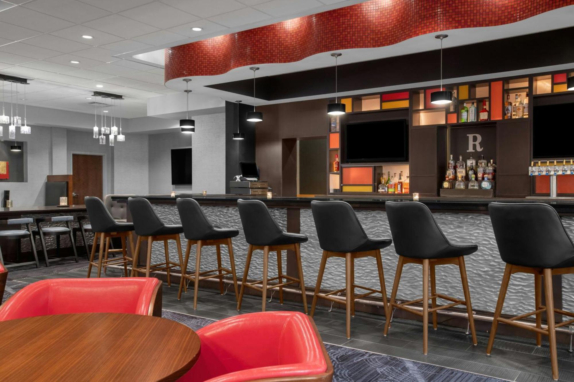 Hotel Renaissance Indianapolis North 4*
