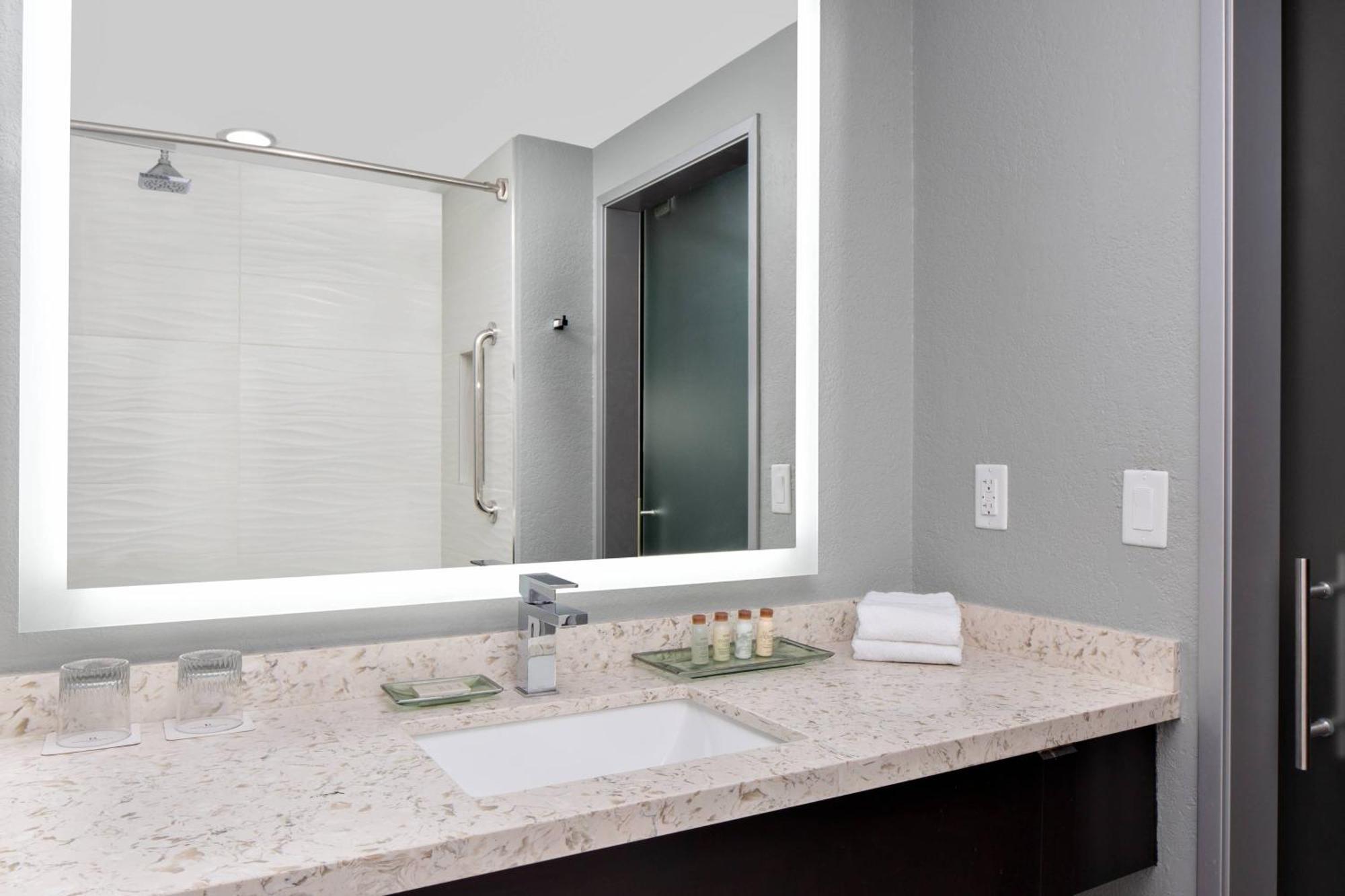 Hotel Renaissance Indianapolis North 4*